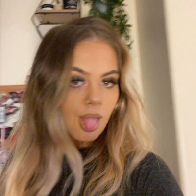 hollywilsonn_x's profile picture. :/