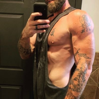 18+ NSFW - Not your typical dad next door. Poly, Swinger, Stag/Vixen, kinky, exhibitionist. Check out my links 😘😈🍆🍍🍄 https://t.co/jKkIBZebNk