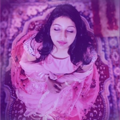 Artist 👩🎨 gardener 👩🏻🌾 nature lover 🪴 traveller 🧳 Feminist 👩🏽 straight ally 🏳️🌈 atheist 🙏 love yoga 🧘♀️ liberal 💪🏼 left wing 👈🏽