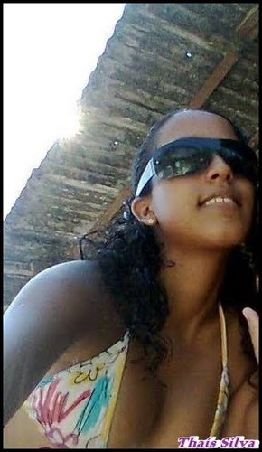 Sou como você me vê.
Posso ser leve como uma brisa ou forte como uma ventania,
Depende de quando e como você me vê passar.