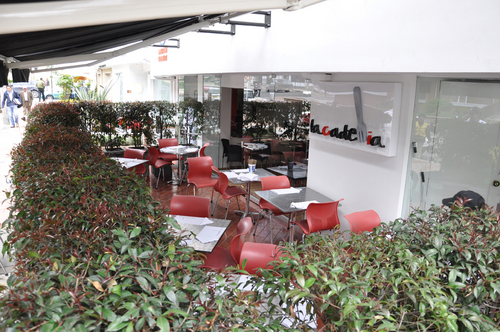 La.cademia es un restauarante con fines academicos atendido por los estudiantes del programa de Gastronomia de LCI Bogota.