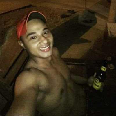 Acs139's profile picture. Nunca se faça em pedaços. Para manter os outros inteiros. . ☘🍀