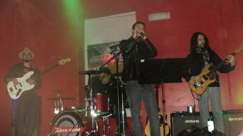 Pra Inglês Ver! é uma banda de Blues/Rock formada em Montenegro-RS, pelos musicos: Pedro Sebastiani, Henrique de Mello, Alex W.H e Anderson Borba.