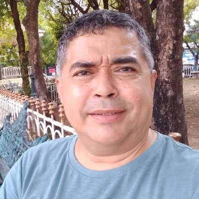 Economista sin afiliación política, decepcionado del entramado político y social. Amante de la tolerancia y la vida.