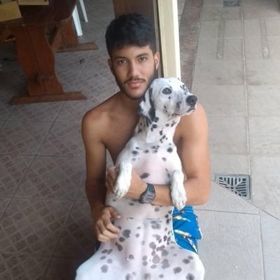 semi bonito, semi saudável, cruzeirense, cabelo curto, aspirante a corno, tec em mecânica, Cozinheiro, ex jogador do ibis e casado o tempo todo. 24