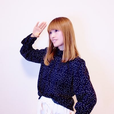 元ウェディングモデル👰♀️ モデル経験も活かしつつRIN゜#石神凜(娘)の活動サポート。人見知り&自信損失さらに反抗期だった彼女が歌で人生変化中✨ 正直ここまで来るにも奮闘の日々。どこまで変化できるのか…一緒に夢を応援くださる方大歓迎♡ RIN゜へのご依頼等DMまでお願いします🙇♀️