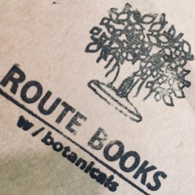 新刊書店です。本棚は廃棄木材を再利用、ブックカバーはありません。購入前の本の席持ち込みはご遠慮いただいています。
ROUTE BOTANICALS(植物),ROUTE Pain(パン)併設しています。 イベント/取材のお問い合わせはコンタクトフォームからお願いします。
https://t.co/o0nSBAkeyd