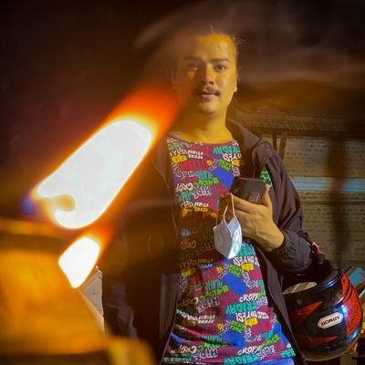 प्रश्न गर्न प्रतिभा चाहिन्छ,
शङ्का गर्न साहस चाहिन्छ
प्रतिभा नहुनेहरू चित्त बुझाउछन,
साहस नहुनेहरू विश्वास गर्छन।