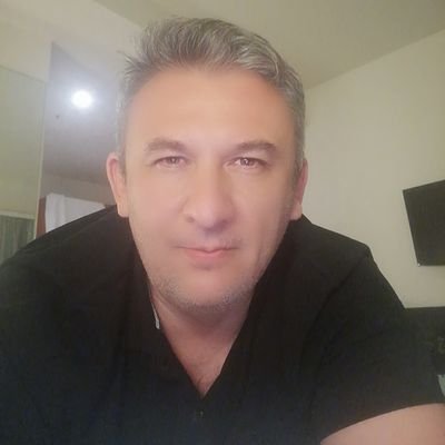 Beşiktaş'lı adil normal insan. Mühendis, Gezgin , yarı Çinli dünya vatandaşı.
