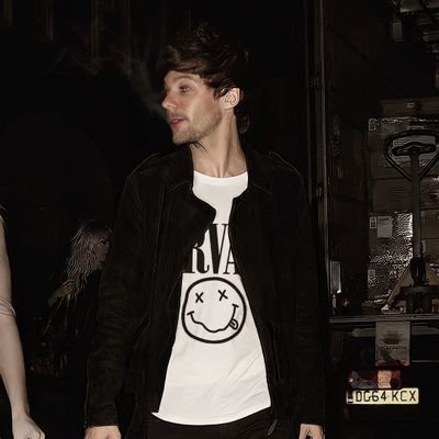 Fxrelskxt's profile picture. 𝟏𝟗𝟗𝟐.
Siempre está a mi lado la sombra de haber sido un 𝗱𝗲𝘀𝗱𝗶𝗰𝗵𝗮𝗱𝗼.