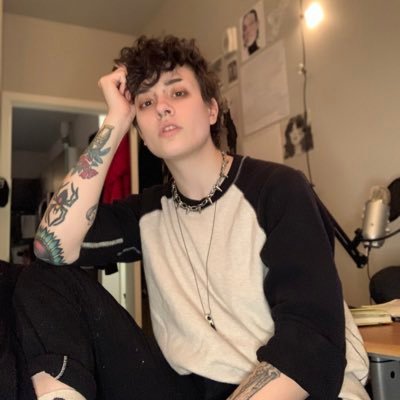 etceteraface's profile picture. jay // they he // 23