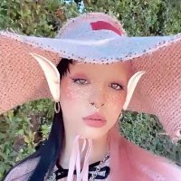 clau (@quitinit) 's Twitter Profile