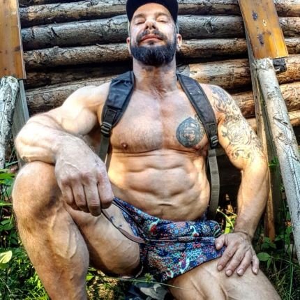 DM to join my telegram channel to see my hot pictures and videos let's collaborate 🔞 Daddy🌈 245lbs and 6'1ft versatile mostly top🍆 Austria 🇦🇹 in Miami