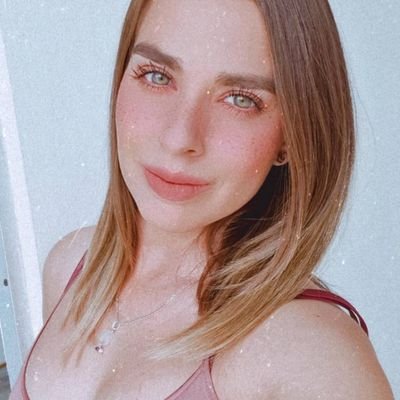 nadiasadecv's profile picture. I took the midnight train going anywhere...