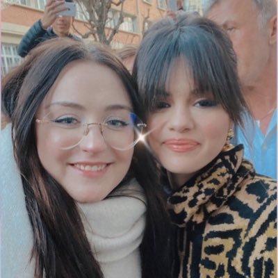 i'm here to support selena marie gomez ─ selena follows ❀ met her on 12/13/19 ♡ ≈ FAN ACCOUNT