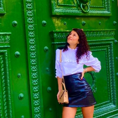 elisamuller016's profile picture. Notaire