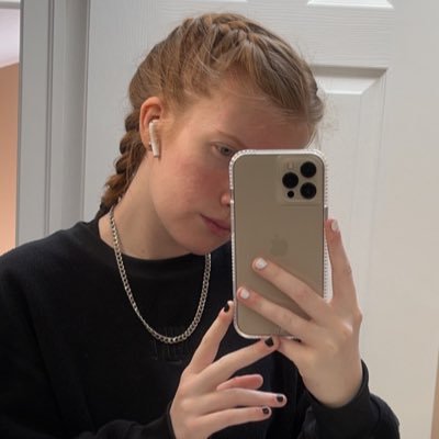 emily__scott15's profile picture. university of waterloo legal studies | 🏳️‍🌈