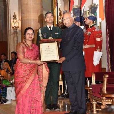 Twinkle Kalia - Indias Ist Women Ambulance Driver
President Of India Award Winner
Himanshu Kalia - Ambulance Man Of India
निशुल्क एम्बुलेंस/शव वाहन/शमशान ख़र्च