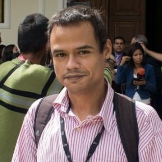 Periodista en Caracas.
