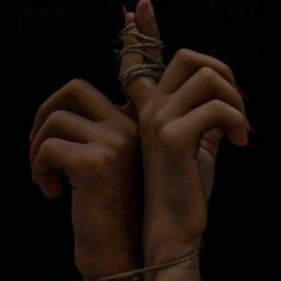 وكِيف لِـي حِياة بدونك يٰ أُمِي😔😔😔
