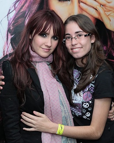 Dulcete, Estudante de Medicina veterinária, Tiete da Ivete, gosto de Britney. Adoro estar sempre com meus amigos, amo dar risada!