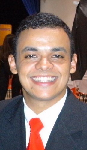 Graduado em Direito, sócio Advogado no grupo CAMPOS-SIGILIANO-TAVARES ADVOGADOS.
http://t.co/JQFkfqFmy5