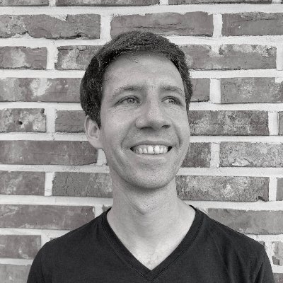 Writer of copy. Player of games. Rider of mountains on a bike or snowboard. Senior Copywriter @Lemonade_Inc.