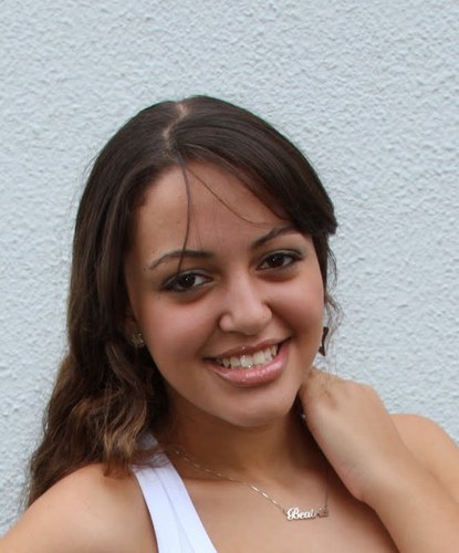 Gêminiana, 15 anos, determinada, sensivél, sincera, ciumenta, bipolar, anciosa, carente. Não me julgue se não me conheçe! E quer saber mais? sigam-me =)