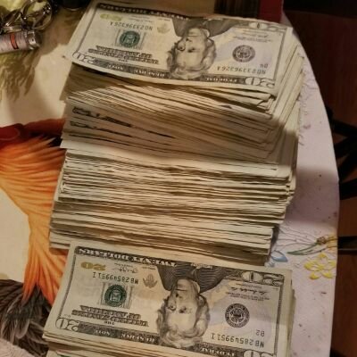I'm here looking for serious sugar babe that I can spoil with my money