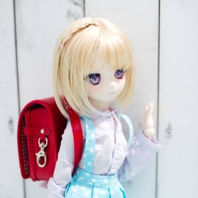 2018年2月にﾄﾞｰﾙを初購入。長女うさぎさん、次女かなちゃん、三女あかりちゃん。わが家は変な虫のいない優しい世界。
安かったのでeos-kissx9を買いました。色味がスマホと違うので難しいですね。しばらくは練習です。お人形関連の相互フォロー募集中です🤗