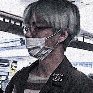 #𝘂𝗻𝗿𝗲𝗮𝗹 1995 ★ stargazing to his eyes, feel his sharp movements, listen to his deep voice; being ARMY sunshine named Kim Taehyung from 방탄소년단.