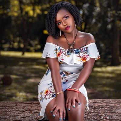 *Copywriter and marketing strategist.
* Follow me for copywriting and marketing tips to grow your business.