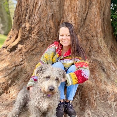 Amo los libros y lo que hacen por la humanidad. Amo a los perritos por la misma razón. Autora de Madera Fina 🇻🇪