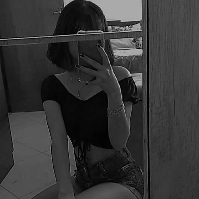 Nicolly1220's profile picture. 