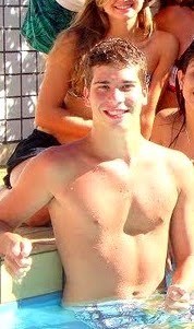 Modelo Comercial, Solteiro, Estudante de Pscicologia, 21 anos.