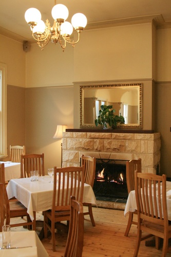 Heritage 3059 Restaurant & Bar features open fires, a spacious sun drenched deck as well as a huge beer garden. Open for lunch and dinner. Family friendly.