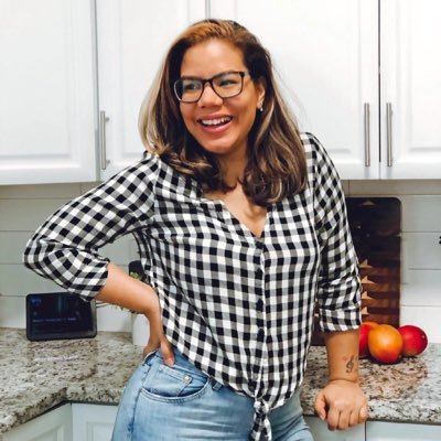 Hi! I'm Vanessa. PR & Marketing Strategist; Food Blogger; Easy cooking fanatic. Simplicity is my motto.
