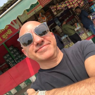 Commercial guru & Retail_Guy +40 years of successful leadership roles in building & growing brands. Retail's not dead just the people running it!🌈🇺🇦