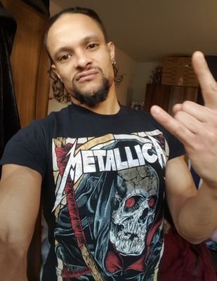 MetallicA fan⚡
Mötorhead fan 💀
Arsenal F.C. fan🔴⚪
MetalheaD⚡💀🎸🥁🔊🎵🎶🤘🏾🤘🏾🤘🏾🤘🏾