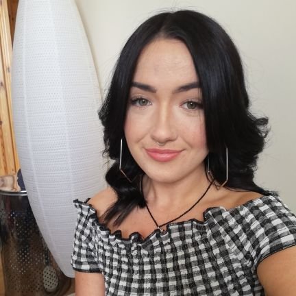 🐢Actress 🎭 Hairdresser ✂️ Vegan 🌿🌍 I sing 🎤 Bath Spa University👩🎓Empower people 👊🏼