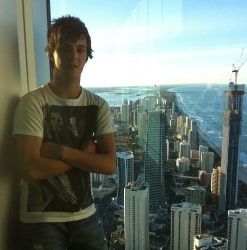 17, work, weekends, taken, footy, saints, hot weather, partys, and tweet when im bored! #teamfollowback