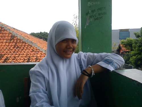 Nma gue annisa 
gue sekolah di SMP 14 
Follow me please :)