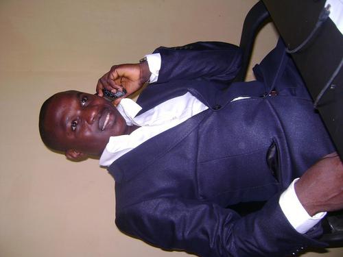 am a young handsome looking guy of 80s with a degree in accounting.