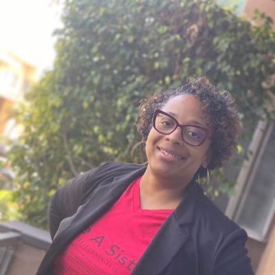 PhD candidate @CGUnews | History of US MedEd | Listen to Black women | #BFT | MaryJB energy| Random tweeter | @UCLA & @UCIrvine Alum| iOO-OOP 🐘🔺|she, her|