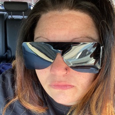 morningview28's profile picture. Siri....how do you work Twitter