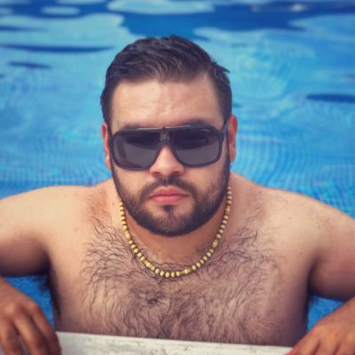 AlissonRey's profile picture. ¡No me sigan! No sé a donde voy ✈ ..Lo que tengo bajo los ojos no son ojeras, son sueños por alcanzar. 