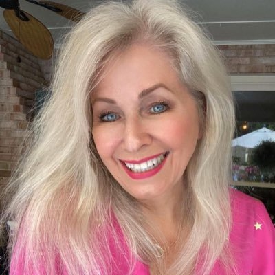 Caring and loving momma🌺 America is another name for opportunities🇺🇸 Jesus lovers, sweet tea and animals🐘 Houston,tx🇺🇸 Followed by e_west19 and 11