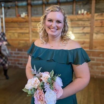 janelle_moorman's profile picture. Just your average adventure-seeking, Survivor-obsessed, theater-loving engineer