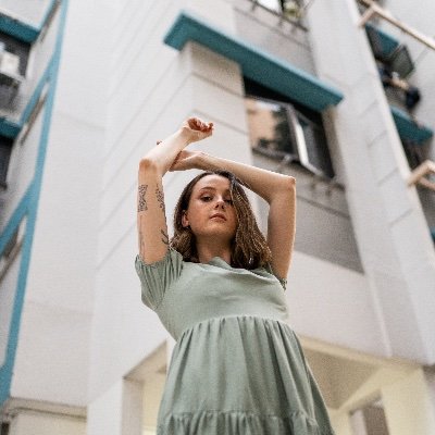 British singer, songwriter and producer 🏳️🌈 she/her My debut album, Eve & Eve, is OUT NOW!👇🏻