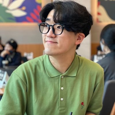 whatthemupa's profile picture. 대중음악 유튜브 '왓더뮤직'을 운영해요. 페스티벌과 맥주와 옷, 영화와 책을 좋아해요. 알량한 글을 쓰곤 해요.  https://t.co/RSW22HXceM